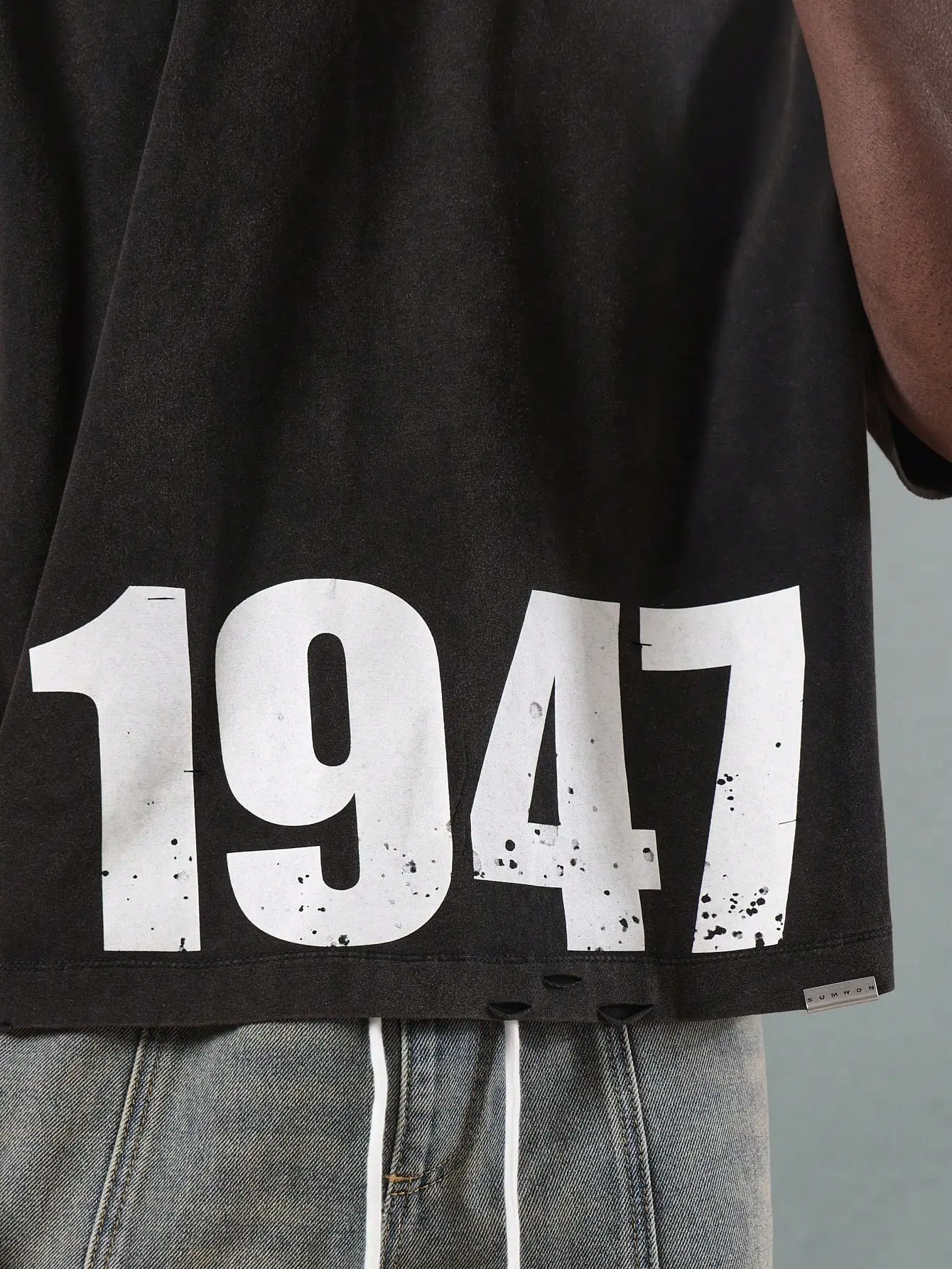 

Винтажная футболка оверсайз с графическим принтом 1947 года, с эффектом потертости, круглый вырез, повседневный уличный стиль