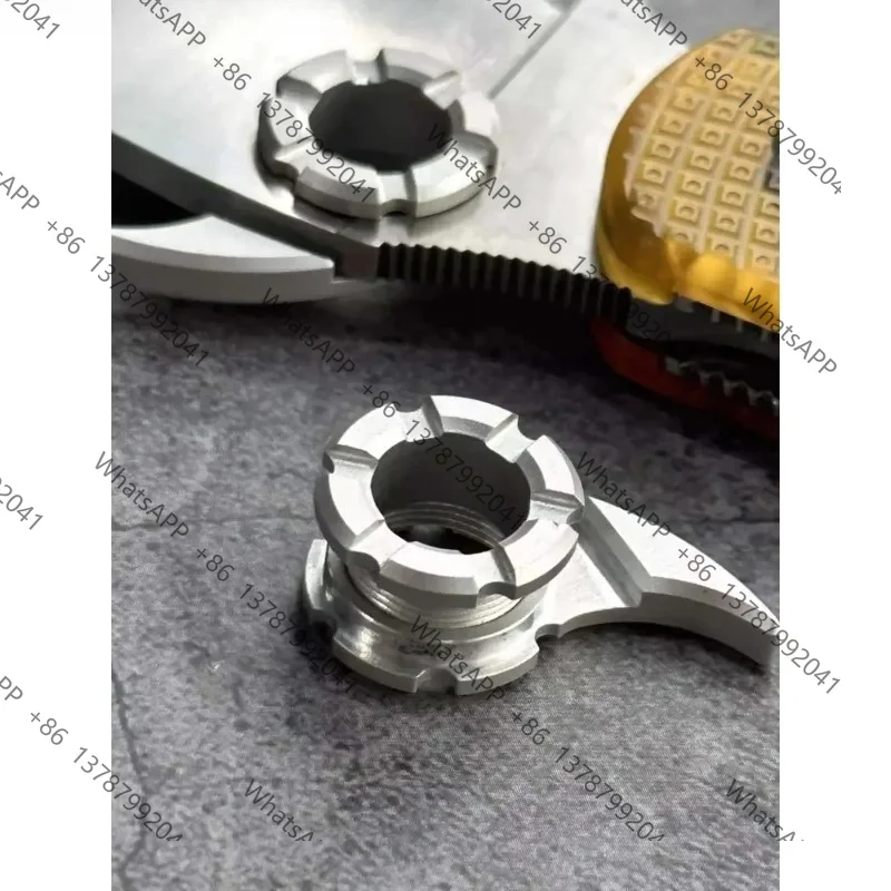 Integrated Aluminum Alloy Fangs Quick Opening And Quick Release Buckle, Folding Knife Round Hole Blade