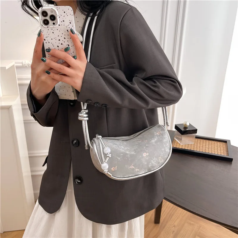 

2025 New Chinese Style Dumpling Bag Vintage Embroidered Shoulder Purse for Women Elegant Crossbody Bag Minimalist Boho Handbag