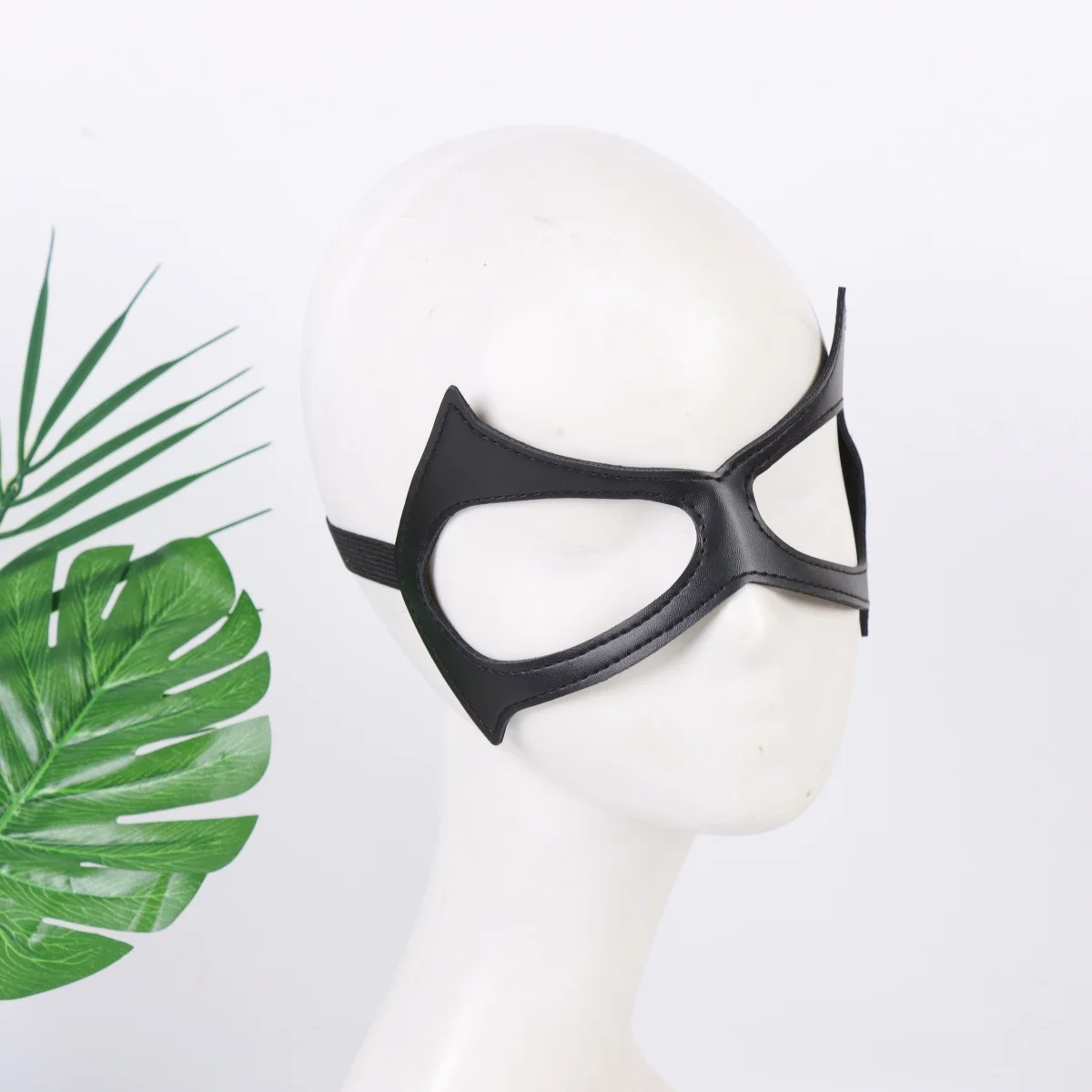1 Stück Halbgesichts-Katzenaugen-Kostümmaske für Damen, schwarze Katzenmaske aus Kunstleder für Maskerade, Halloween-Party und Cosplay – Detail 3
