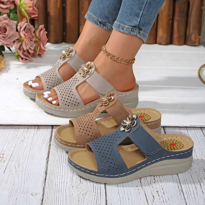 

Лето 2022, однотонные сандалии с цветочным шитьем, повседневная модная обувь с открытым носком и круглой головкой, дышащие сандалии на танкетке с отверстиями