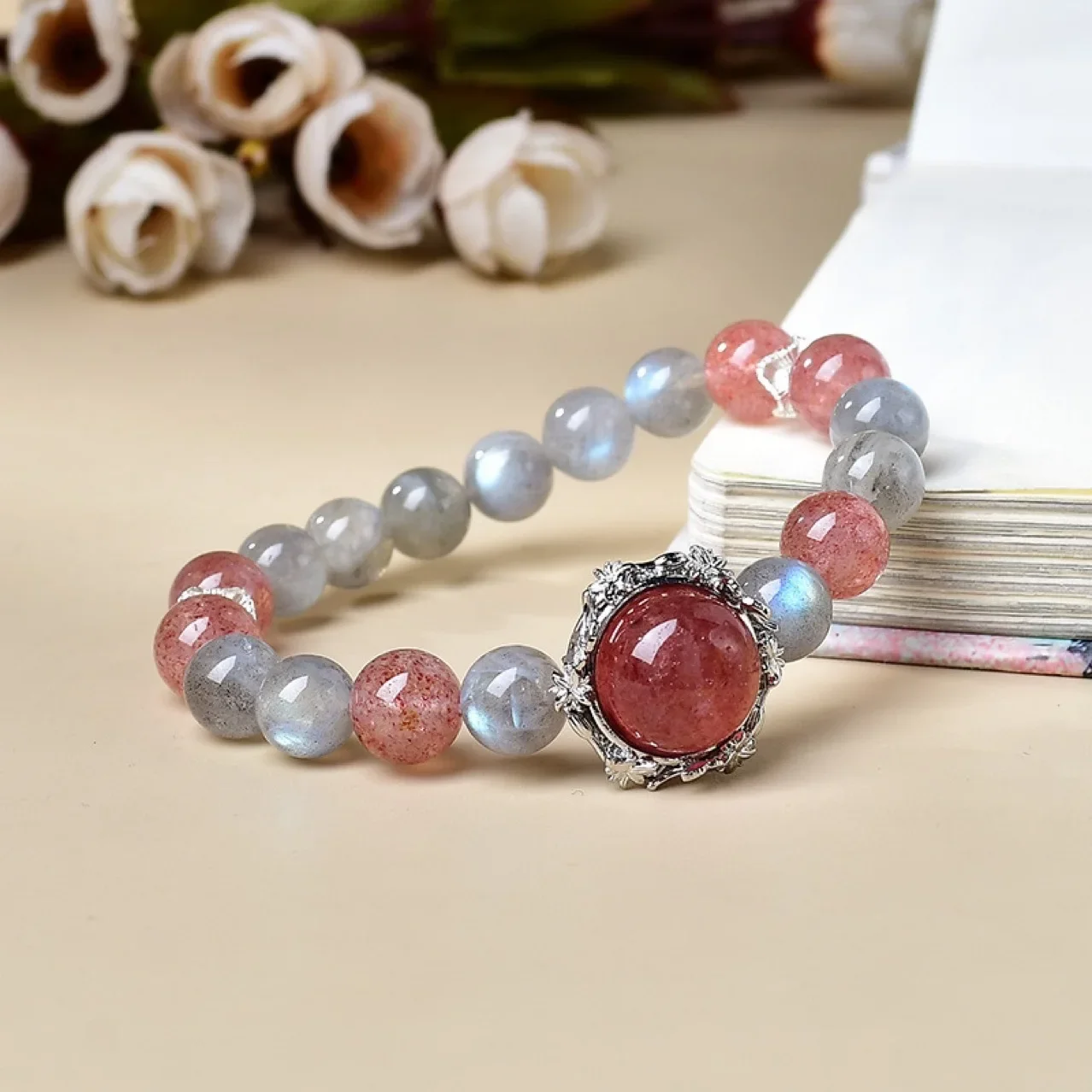 

Natural Gray Moonlight Strawberry Crystal Bracelet Women's Light Luxury Fashion Lucky Bracelet, Niche Design