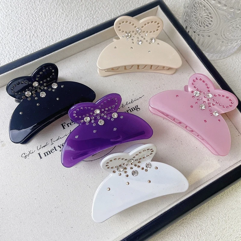 presilha-de-cabelo-emijay-diamond-knot-dupla-face-brilhante-tamanho-medio-presilha-tubarao-acessorio-de-cabelo-moderno