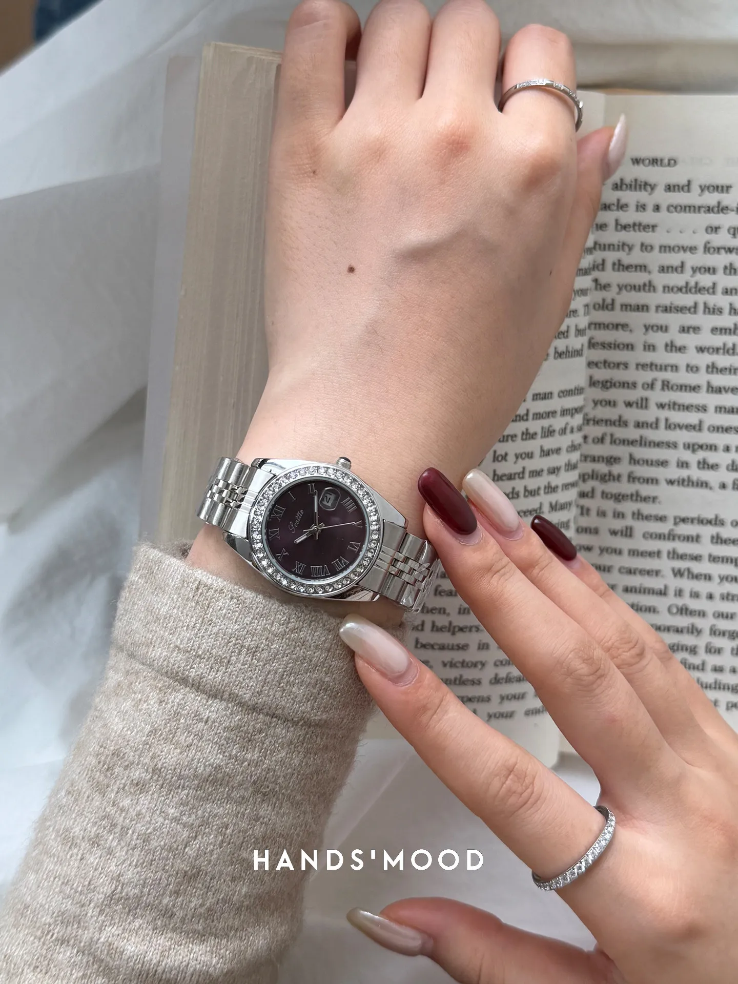 New PurpleHigh-EndFashionableAnd Exquisite Women'S Watch With A Calendar FunctionPerfect For Daily Wear.A Trendy Watch For Women