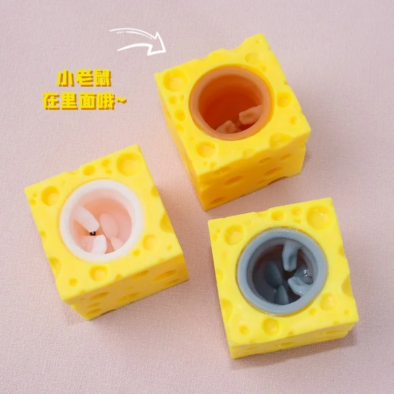 Jouet anti-Stress à presser en forme d'écureuil jaune, tasse de souris de fromage en Silicone, jouet créatif d'artefact de décompression