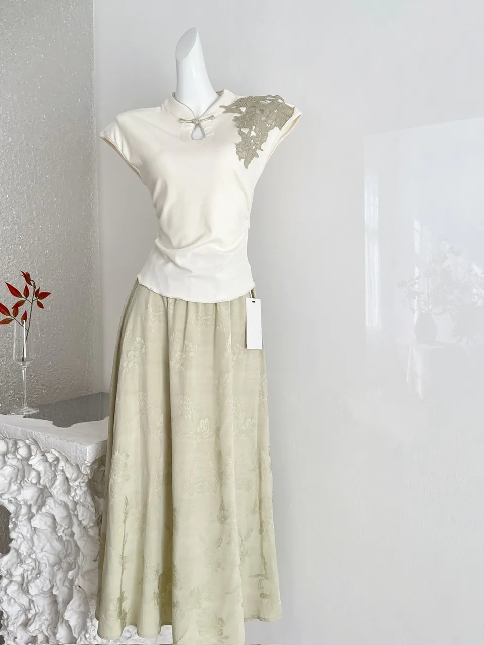 

Fashionable High Waist Silk Feel Women's Set Spring Summer Slim A-Line Midi Skirt Two Piece Ensemble Elegant Drapey Design