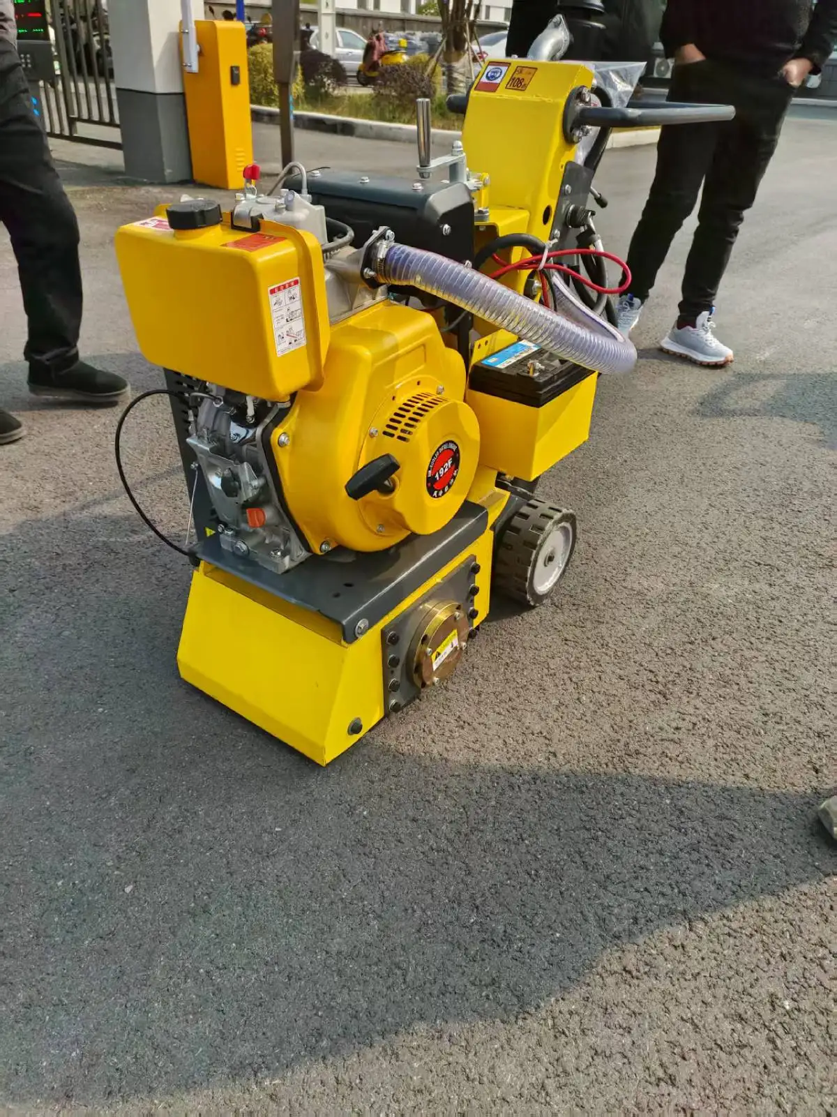Fully Hydraulic Self-Propelled Road Marking Line Removal Machine 13HP