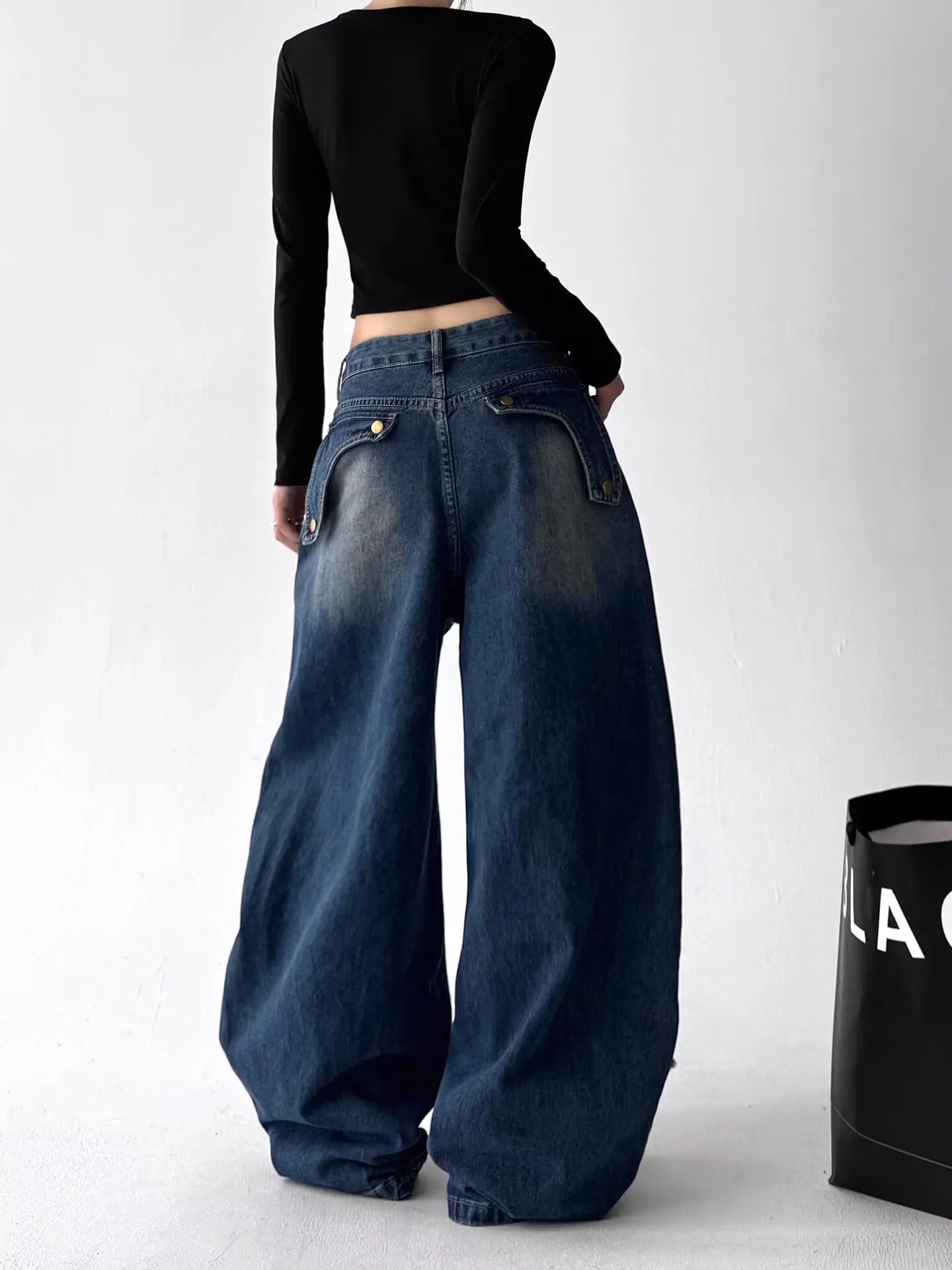 กางเกงยีนส์ทรงหลวมสไตล์อเมริกันฮิปฮอปปักลายอินเทรนด์และใช้งานได้หลากหลายสำหรับผู้หญิง กางเกงขากว้างสไตล์สตรีท Y2K สำหรับทุกเพศ