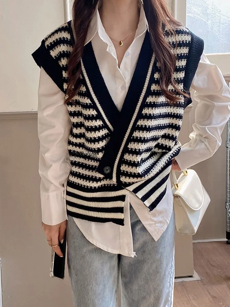 

Spring 2026 Women's Knitted Vest V-Ne Layering Top Striped Design Korean Sle Loose Fit Cardigan Warmth Comfortable