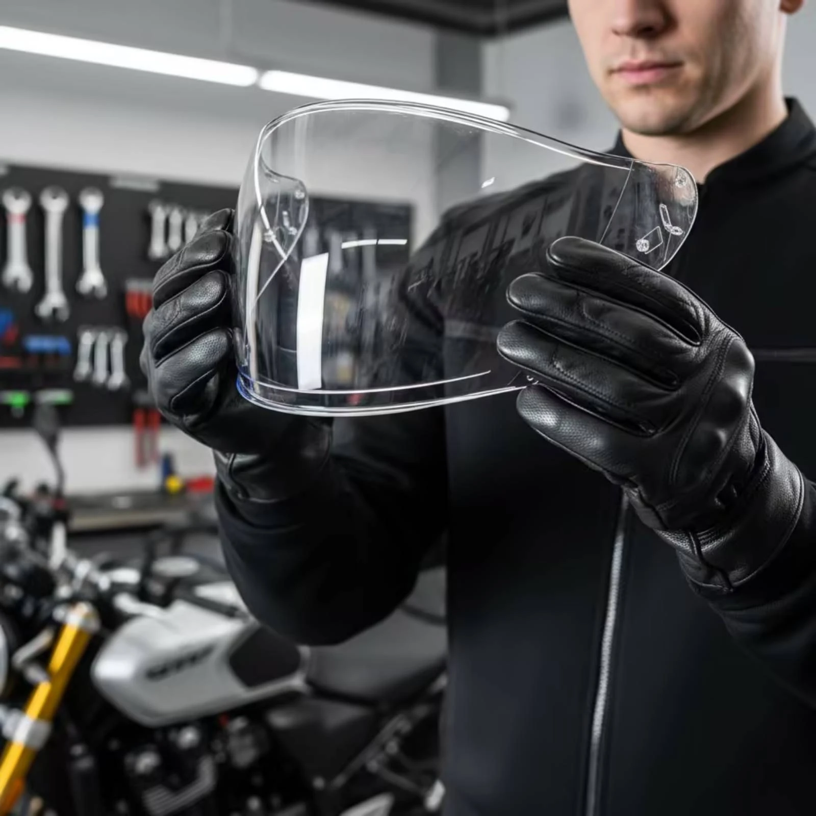 Replacement Visor with Mounting Holes Impact-Resistant Replacement Visor Helmet Visor Windproof Protected for Motorcyclists
