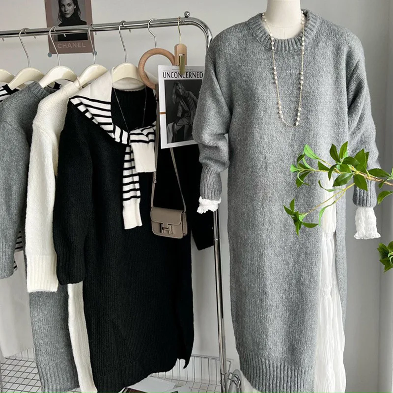 النسخة الكورية لخريف وشتاء 2025 فستان محبوك فضفاض جديد للنساء بتصميم كسول بفتحة جانبية فستان سترة بطول الركبة #1