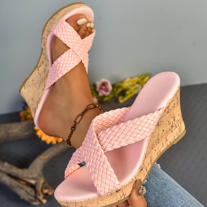 2025 New Women Sandals Casual Light Outdoor Slippers Plus Size Anti Slip Beach Shoes for Women Cross Straps Wedge Sandals Women view 6