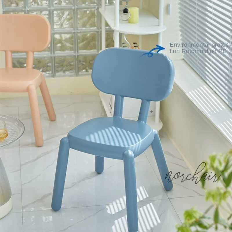 Nordic Designed Plastic Dining Chairs Empilhável com encostos grossos, Cadeiras de lazer ao ar livre, Pode ser usado para uso doméstico, Novo