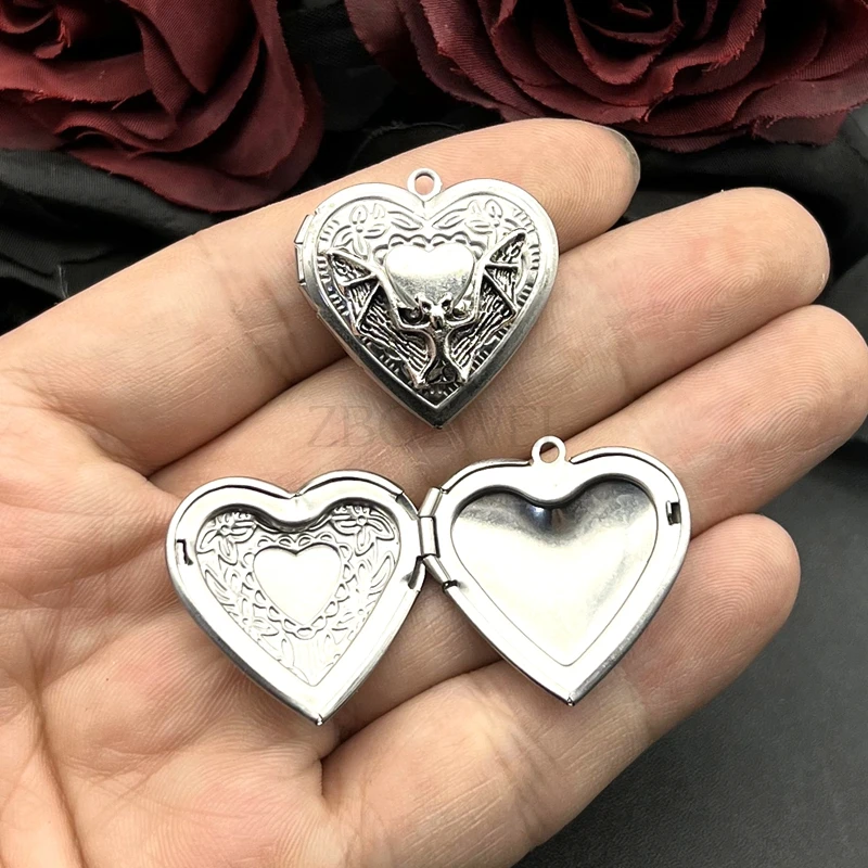 2 stks Vleermuis Hart Medaillon Charms Rvs Hart Fotolijst Hanger Designer Bedels Voor Sieraden Maken DIY Sieraden Bevindingen