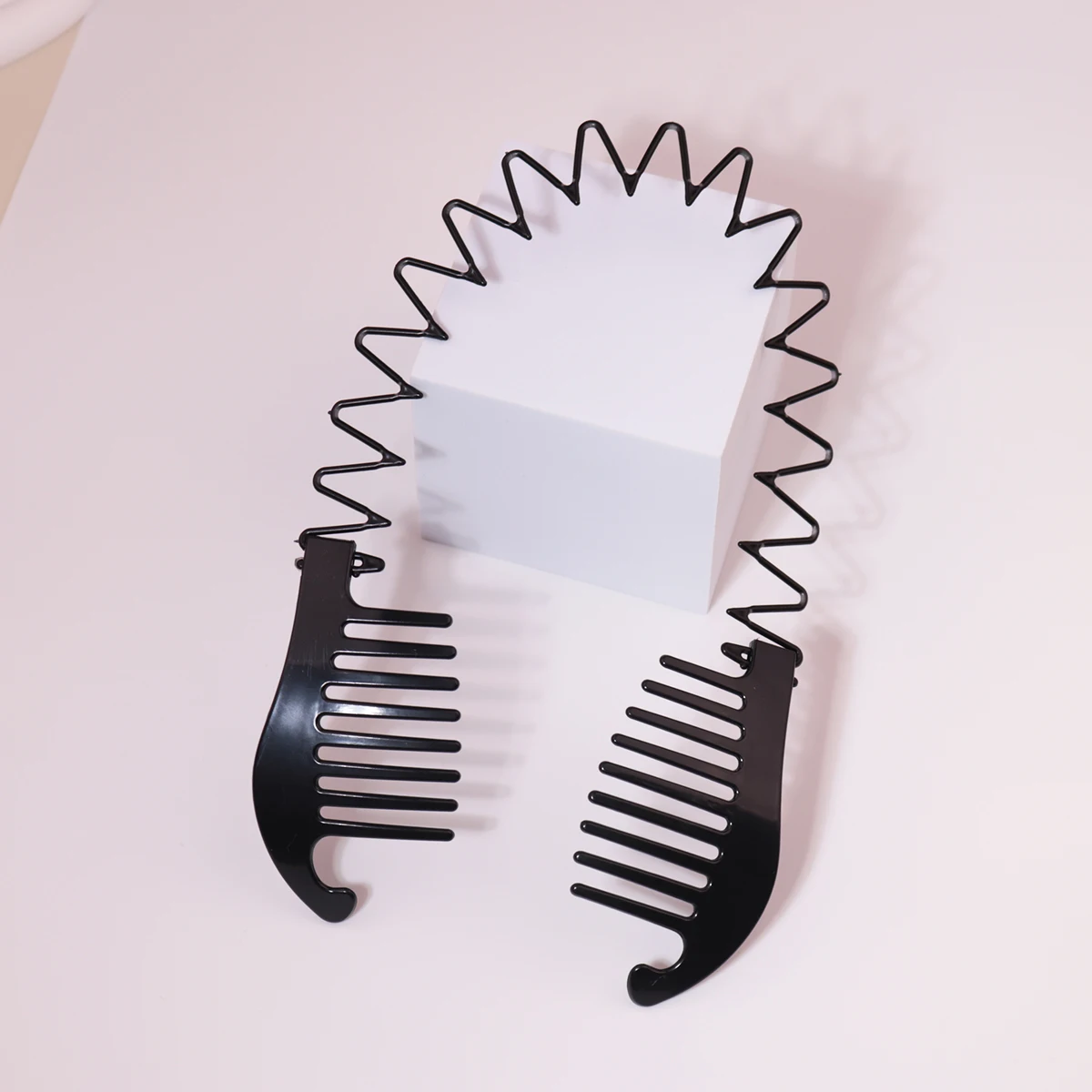 

1pc professional hair banana clip, scorpion shaped hair clip, hair salon tool, use all hair, special for real hair wigs
