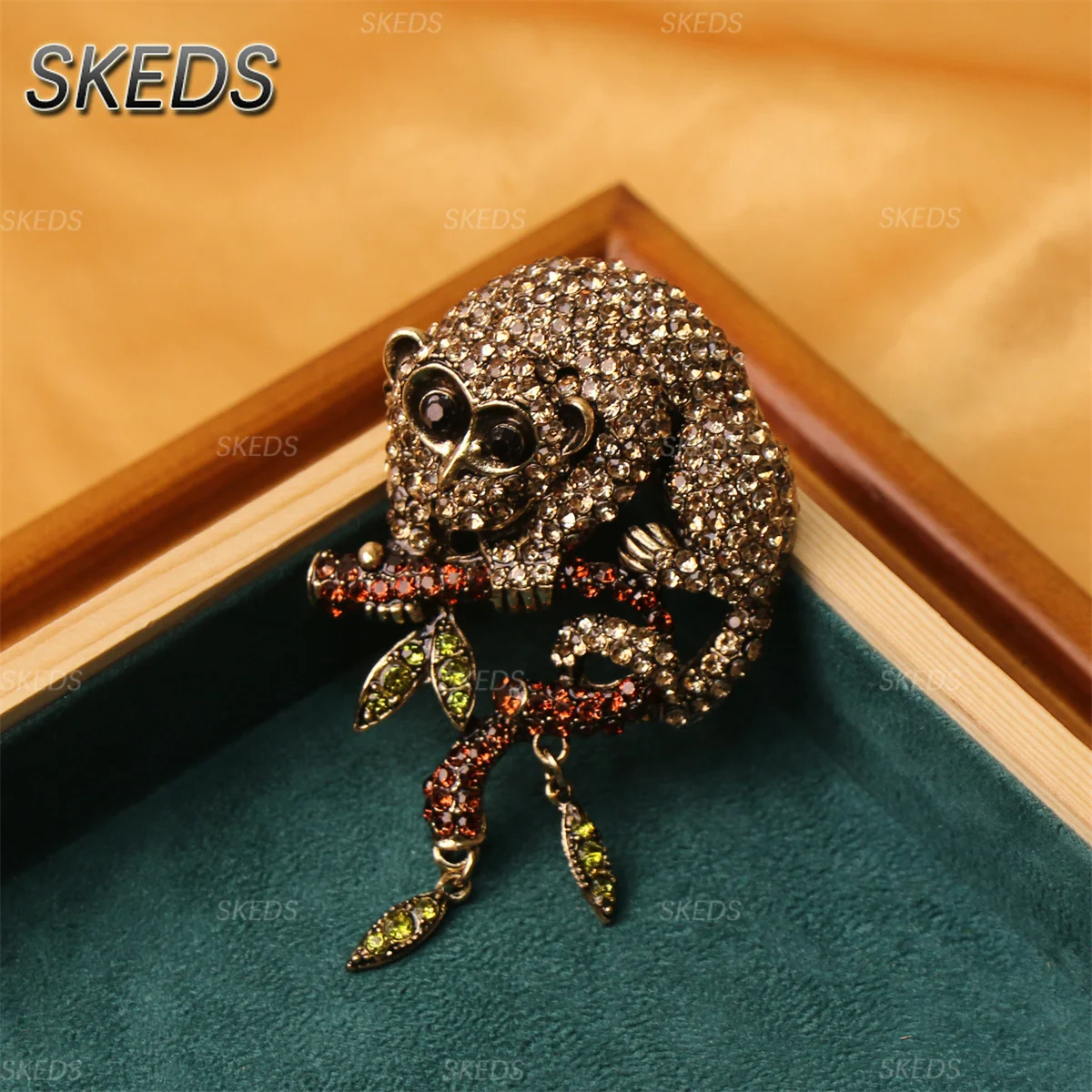 SKEDS Mixed Style Vintage Animal Brooch Rhinestone Crystal Lapel Pin Turtle Elephant Horse Crocodile Corsage Women Jewelry Gift