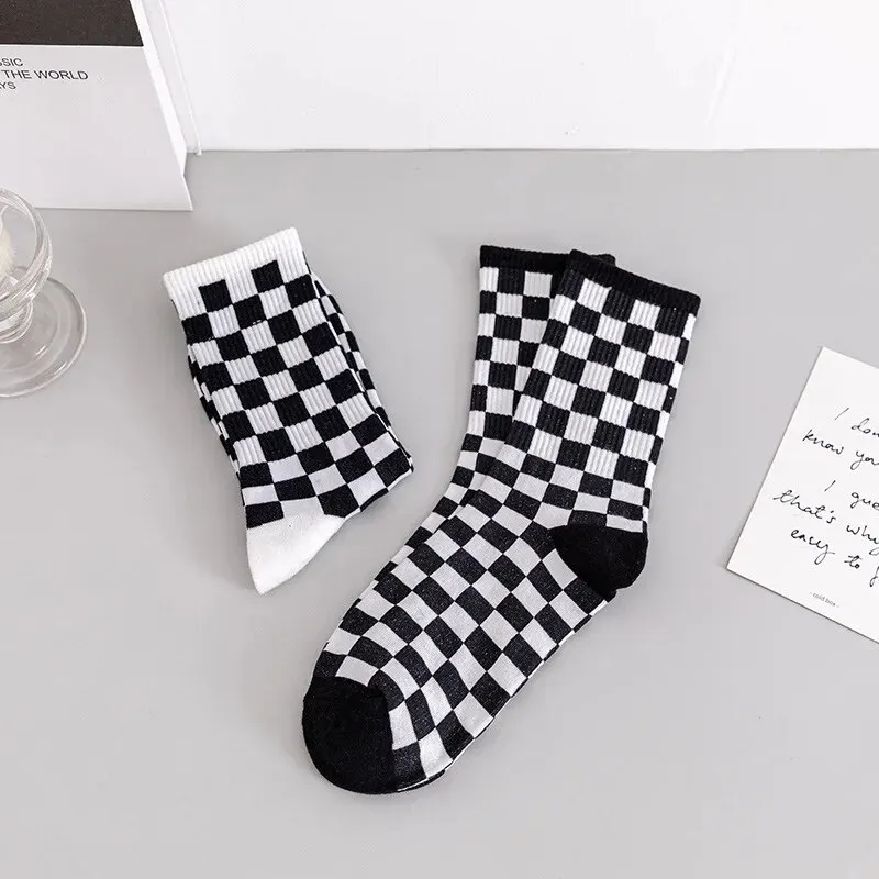 2 Pairs/Set Couple Socks Black White Plaid Patchwork Current Fashion Middle Tube Sock For Daily Sports Suit In All Seasons