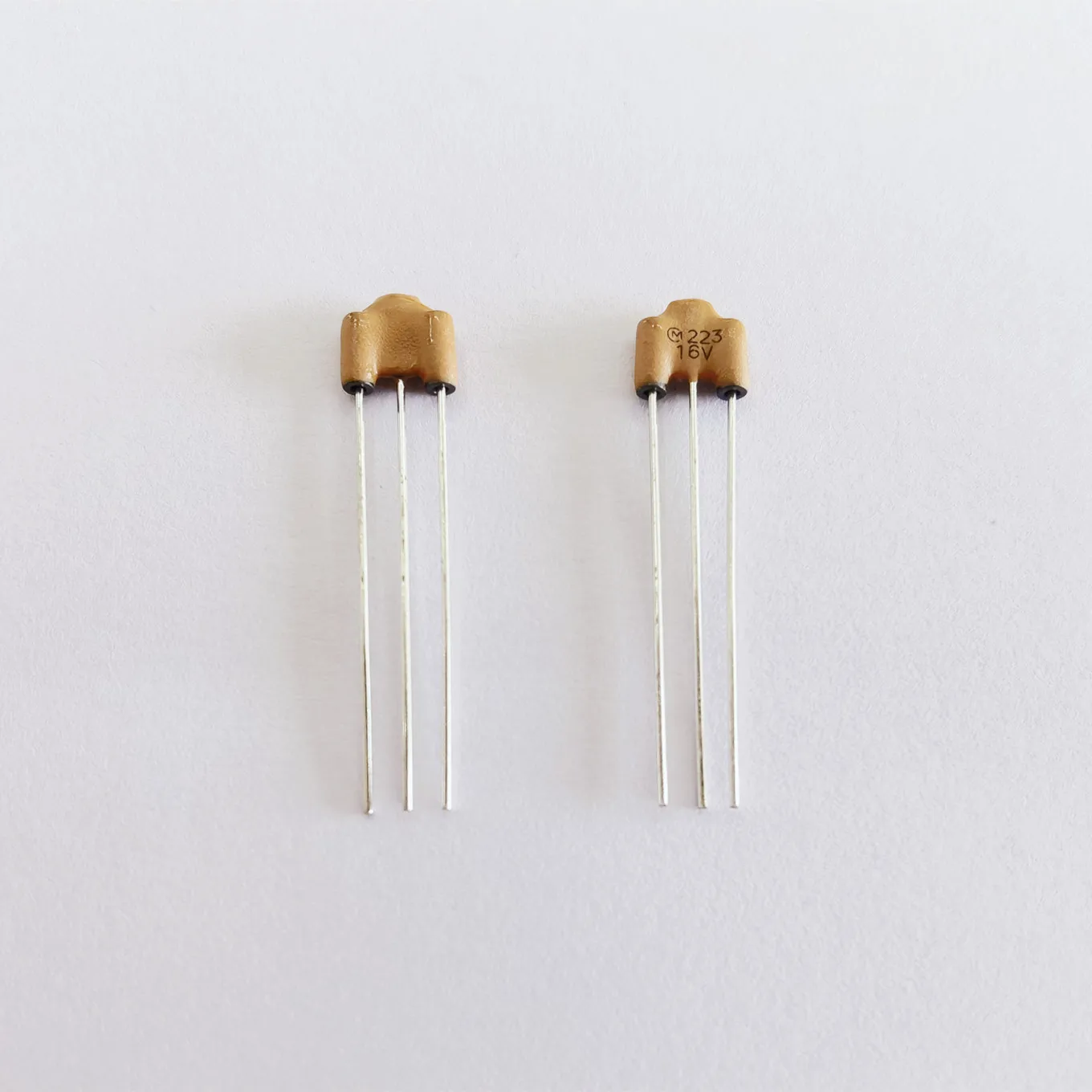 Original New 100% squelch three-terminal DSS306-55F223Z16MRL26-22 filter capacitor 16V 22nF (Inductor)