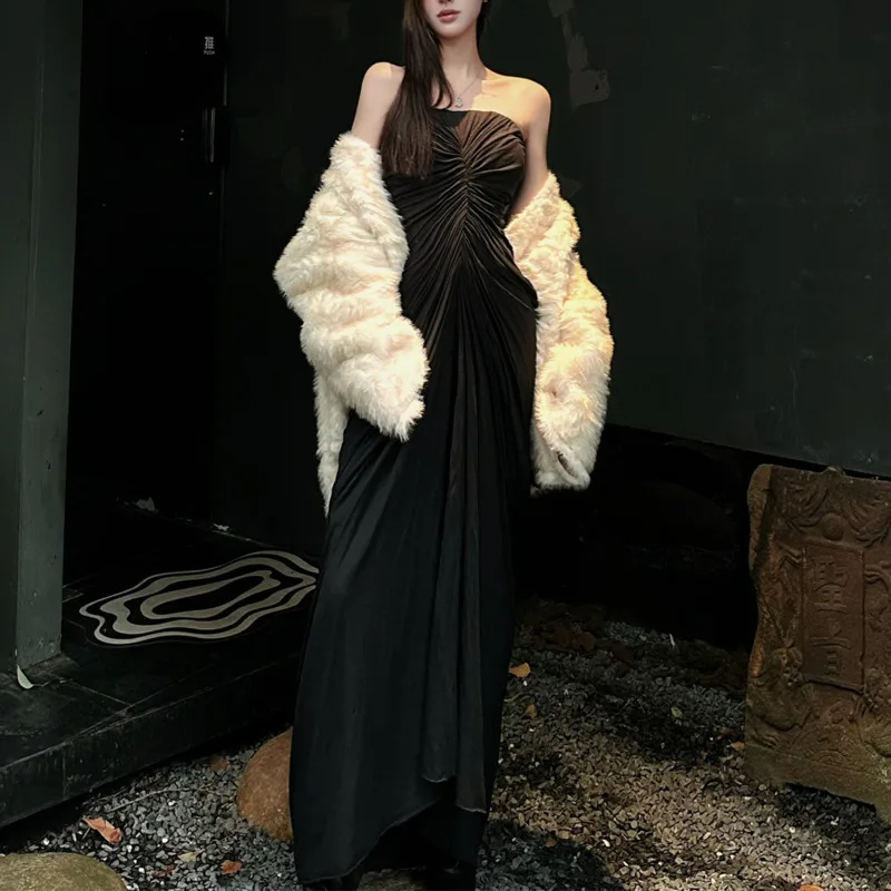 HKSH 夏新しい女性ダークハイストリートシックなファッションエレガントなドレーププリーツロングドレスストラップレスバックレスガウンドレス HK5851