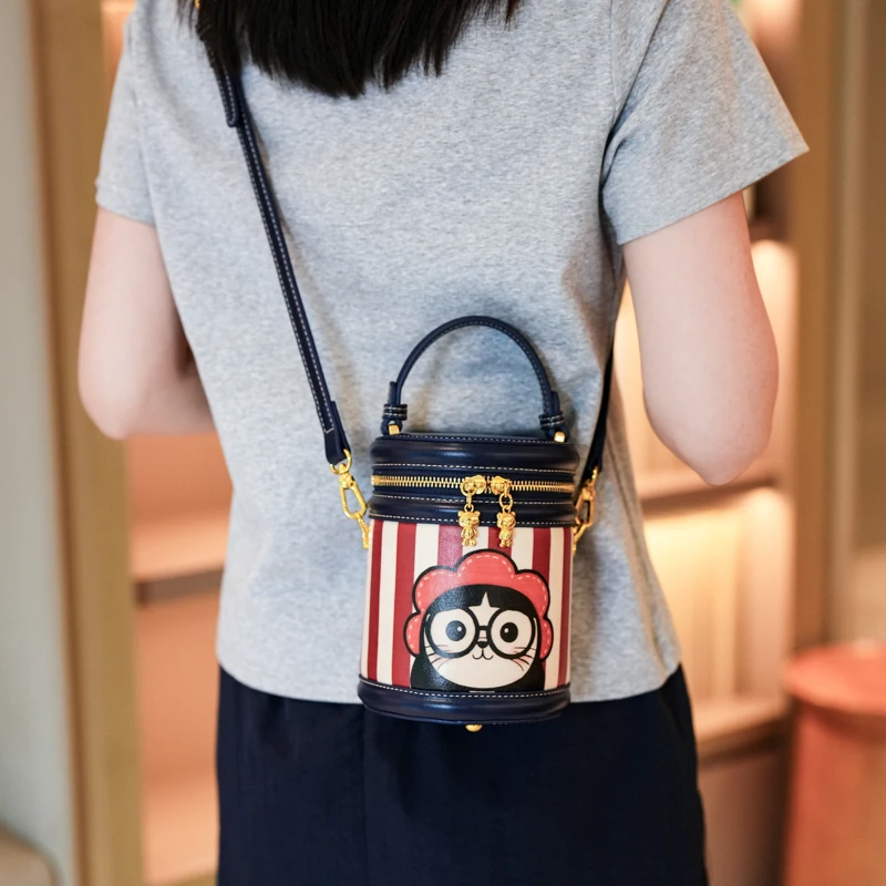 New women's large capacity water bucket crossbody bag, fashionable handbag, lightweight cartoon shoulder bag, cylindrical bag
