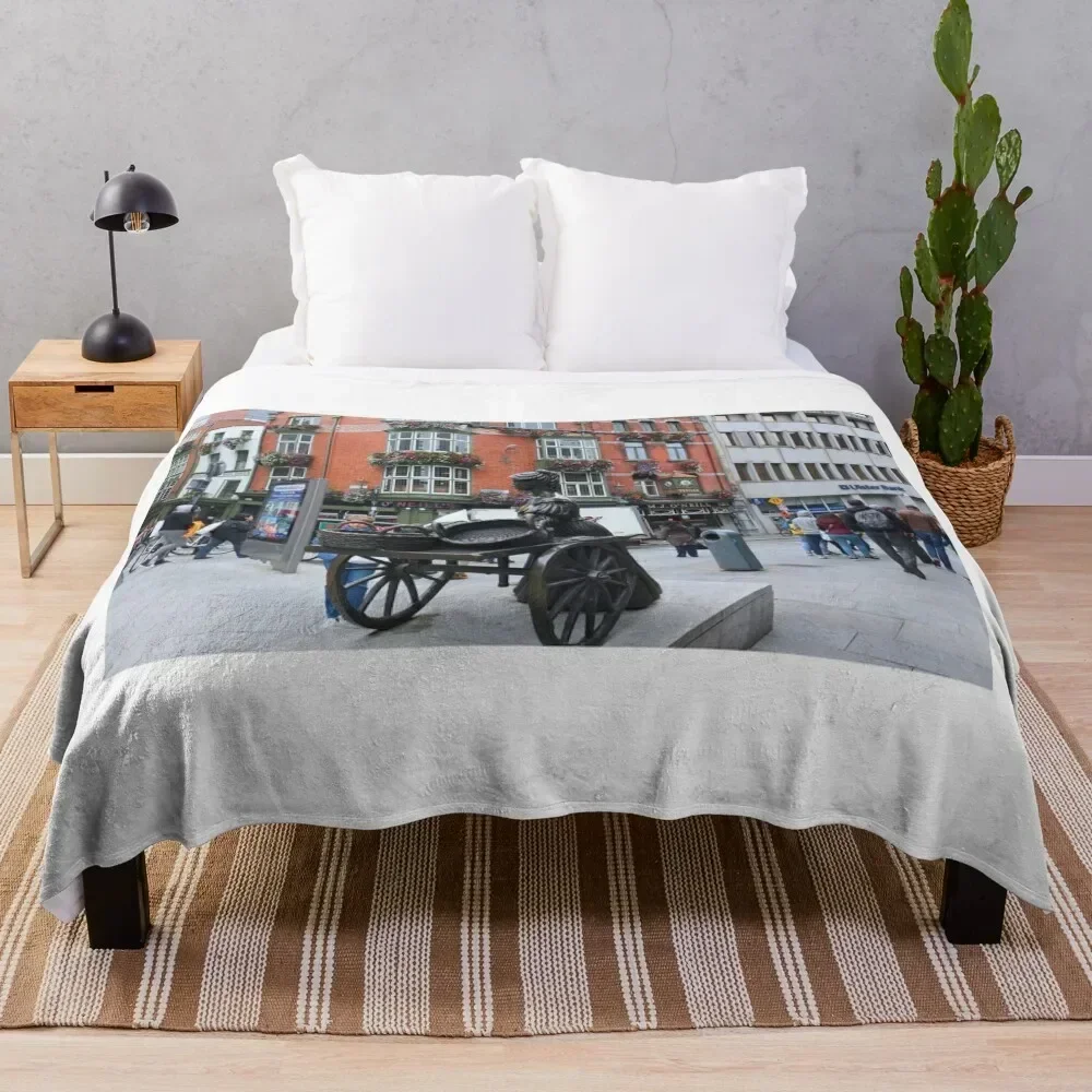 

Statue of Molly Malone Throw Blanket Comforter Multi-Purpose Cute Flannels Blankets