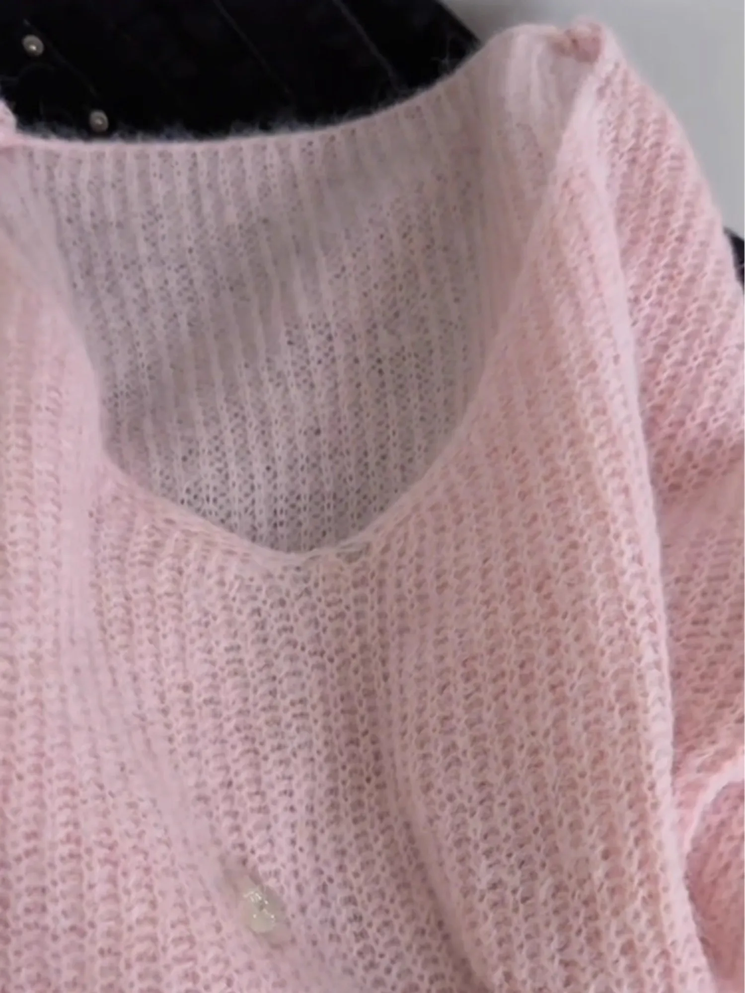 เสื้อสเวตเตอร์ถักไหมพรมคอวีทรงหลวมสีขาวพีชชมพูสำหรับผู้หญิง แขนยาว ทรงหลวม สไตล์ลำลอง เหมาะสำหรับฤดูใบไม้ร่วงและฤดูหนาว