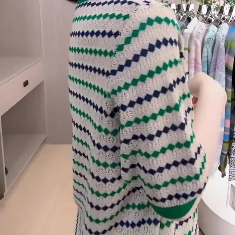 New Summer Large Size Women's Niche Fashion Contrasting Striped Green Short-sleeved Knitted T-shirt view 5