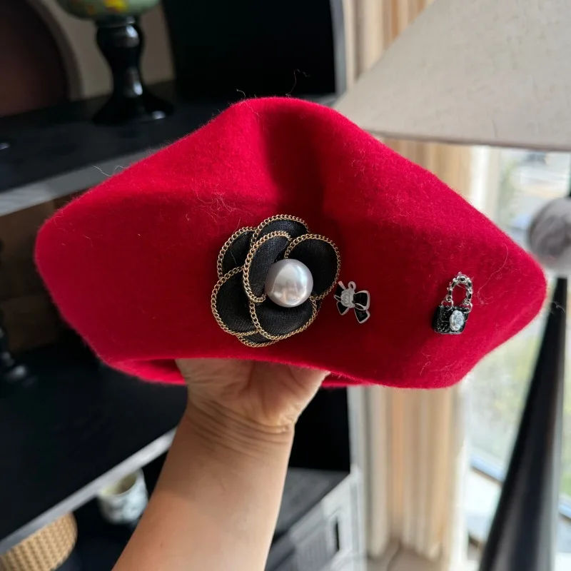 

New Autumn and Winter French Fashion Retro Elegant Wool Beret Hat for Women's Daily Wear Camellia Pearl Decoratio