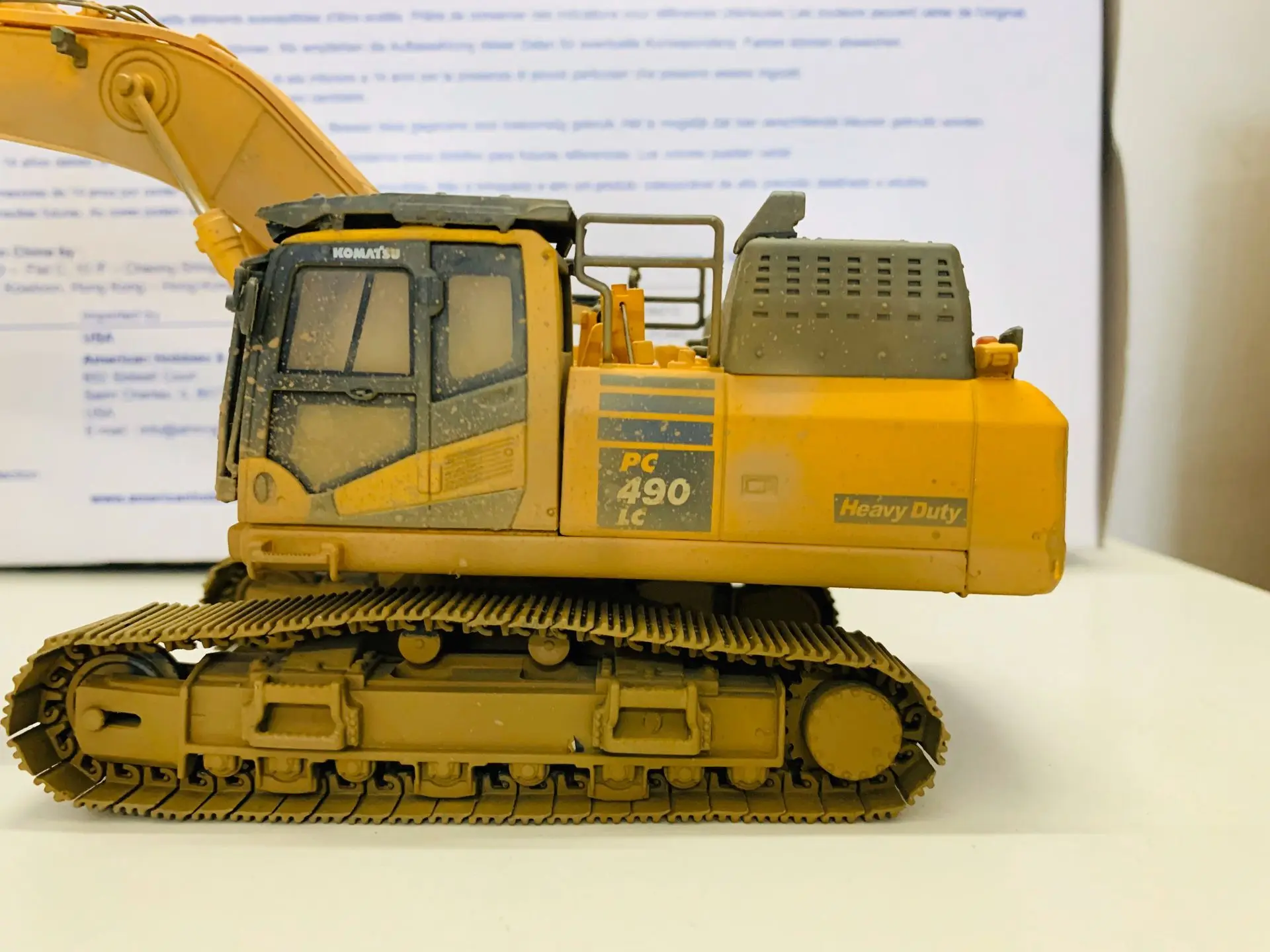 Komatsu PC490LC-11 Excavator Muddy Version 1:50 Scale Die-Cast Model UH8120 New