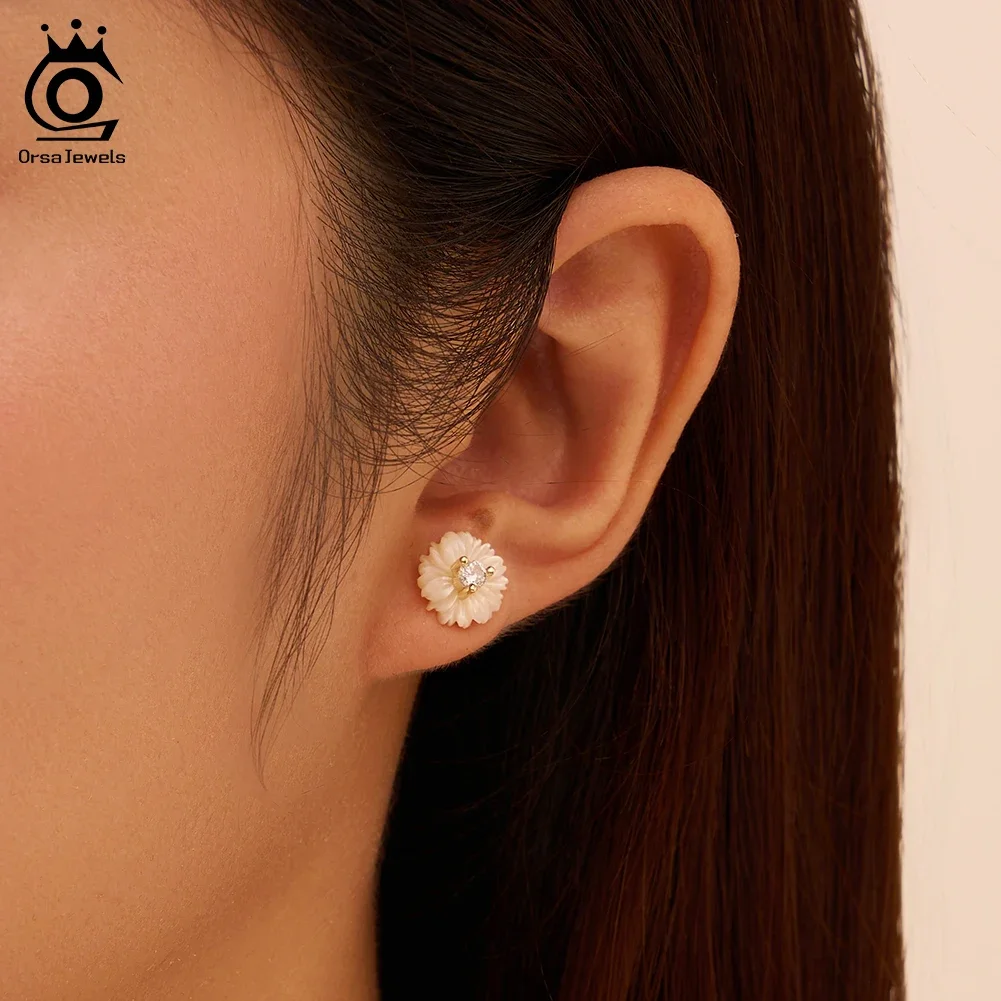 

ORSA JEWELS Classic 925 Sterling Silver Flower Shell Stud Earrings for Women with Clear Zirconia Trendy Party Ear Jewelry PSE10