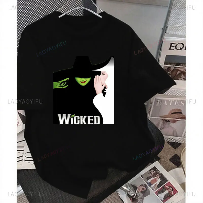 تغيير شريري لقميص جيد، عصا مكنسة الجاذبية، عصا سحرية، معالج الفيلم، مروحة موسيقية شريرة، هدية، ملابس نسائية قطنية