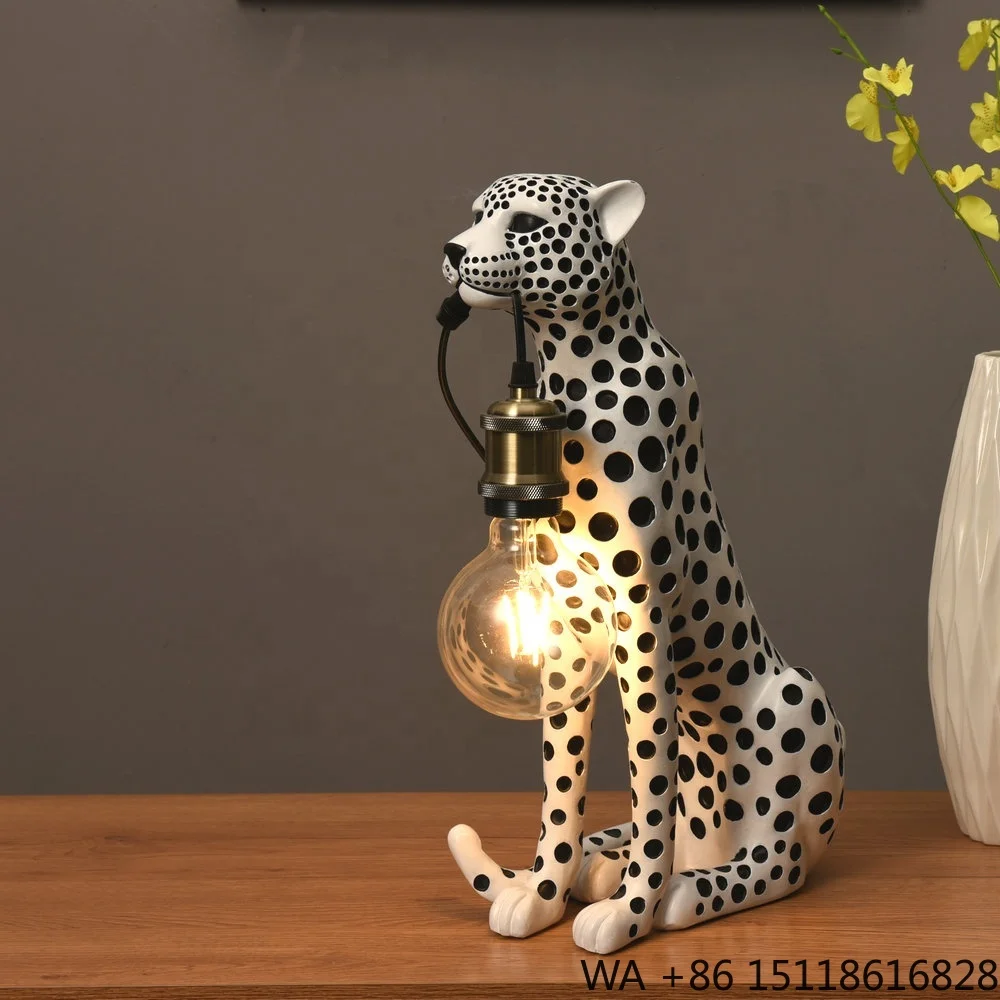 Modern Art Animal Leopard Resin Sculpture Luxury Home Decoration Cheetah Statue Table Lamp for Hotel Office Living Room