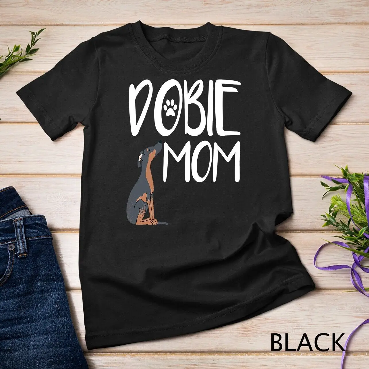 Doberman Mom Doberman Pinscher Gifts Dog Mom Mama Unisex T-shirt