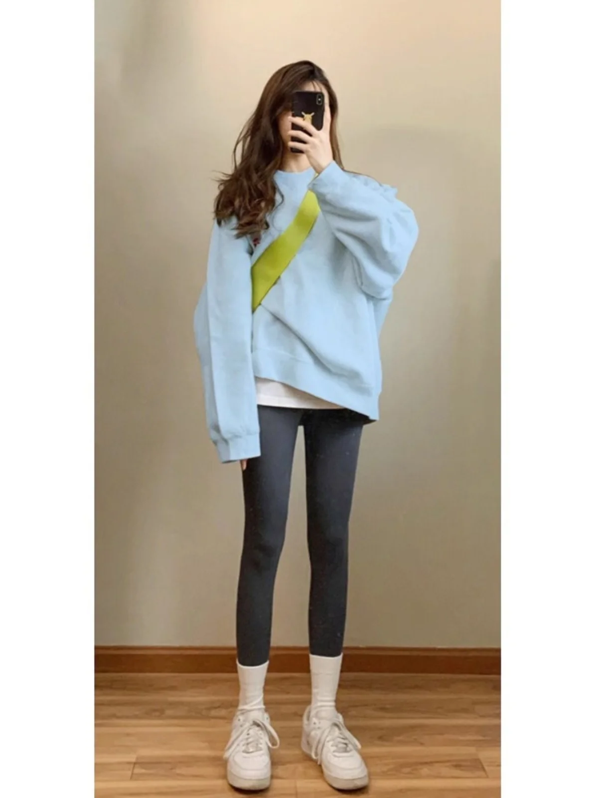 

Новая женская толстовка оверсайз 2025 года: корейский стиль, ранняя осень, южнофранцузский ветровой дизайн, синий цвет, уличная мода