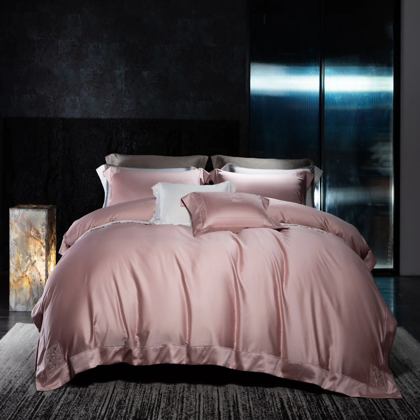 

Luxury Pink Solid Color 100% Egyptian Cotton 4PCS Duvet Cover Embroidery Pillowcases Bedding Set Wholesaler