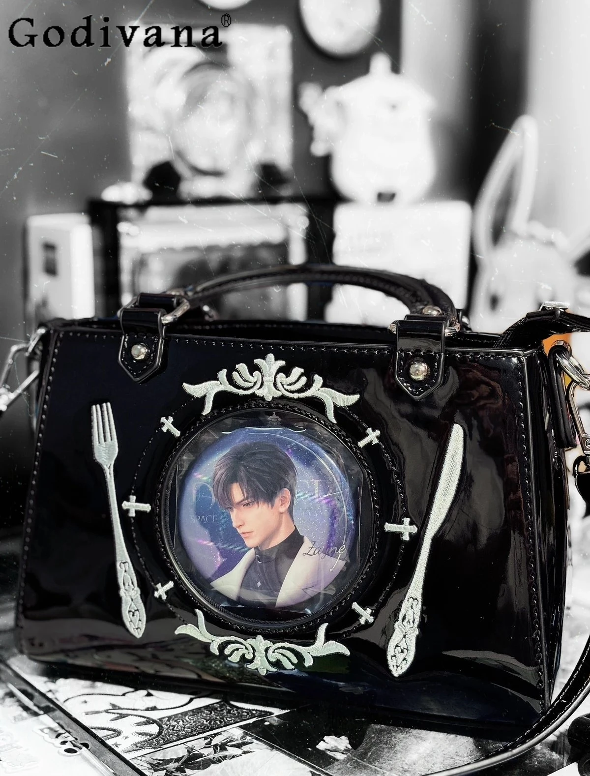 

Japanese Style Original Gothic Small Capacity Patent Leather Pain Bag Dark Lolita Sweet Cool Girl Cosplay Exhibition Handbag