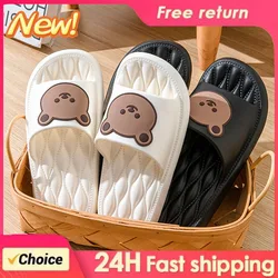 Zapatillas de baño antideslizantes con Oso de dibujos animados para mujer, Chanclas de suela suave para el hogar, informales, a la moda, novedad de verano