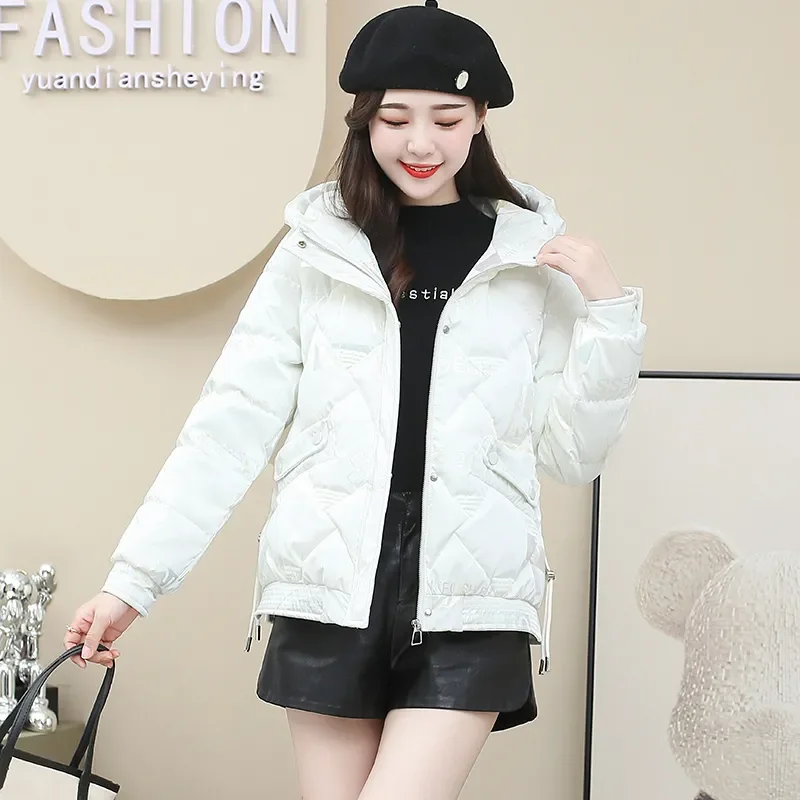 Herbst Winter kurze glänzende Daunen jacke Frauen neue Mode lose verdicken Mantel Kapuze Reiß verschluss Tasche Druck Oberbekleidung weiblich