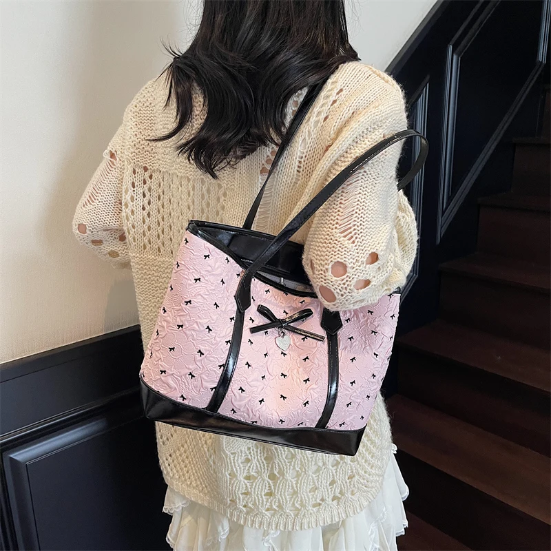 الجانب الأيسر ريترو المتسوق حقائب كتف للتسوق للنساء بولي Leather حقيبة تسوق جلدية حقيبة 2025 صيف جديد مصمم القوس المحافظ وحقائب اليد