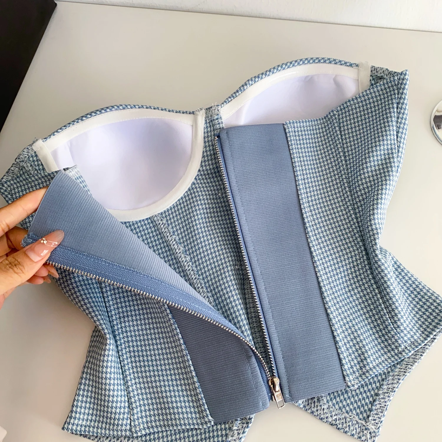 Clothland المرأة ريترو منقوشة المحاصيل الأعلى حمالة أكمام الخامس الرقبة سستة مشد قميص خمر مثير سليم بلوزة Blusa WA386 #6