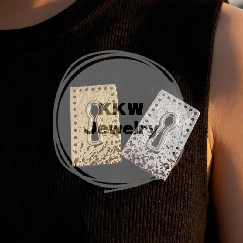 Pleated Brooch Alloy Keyhole Shape Glaze Luxury Badge Pin Trendy Tassels Banquet Clothes Metal Pin Light Luxury High-end Feel
