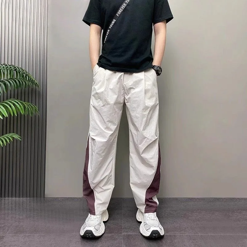 กางเกงลำลองผู้ชายทรงหลวมสไตล์อเมริกัน ขาตรง เอวยางยืดสูง มีกระเป๋า พร้อมเชือกผูกเอว สีตัดกัน