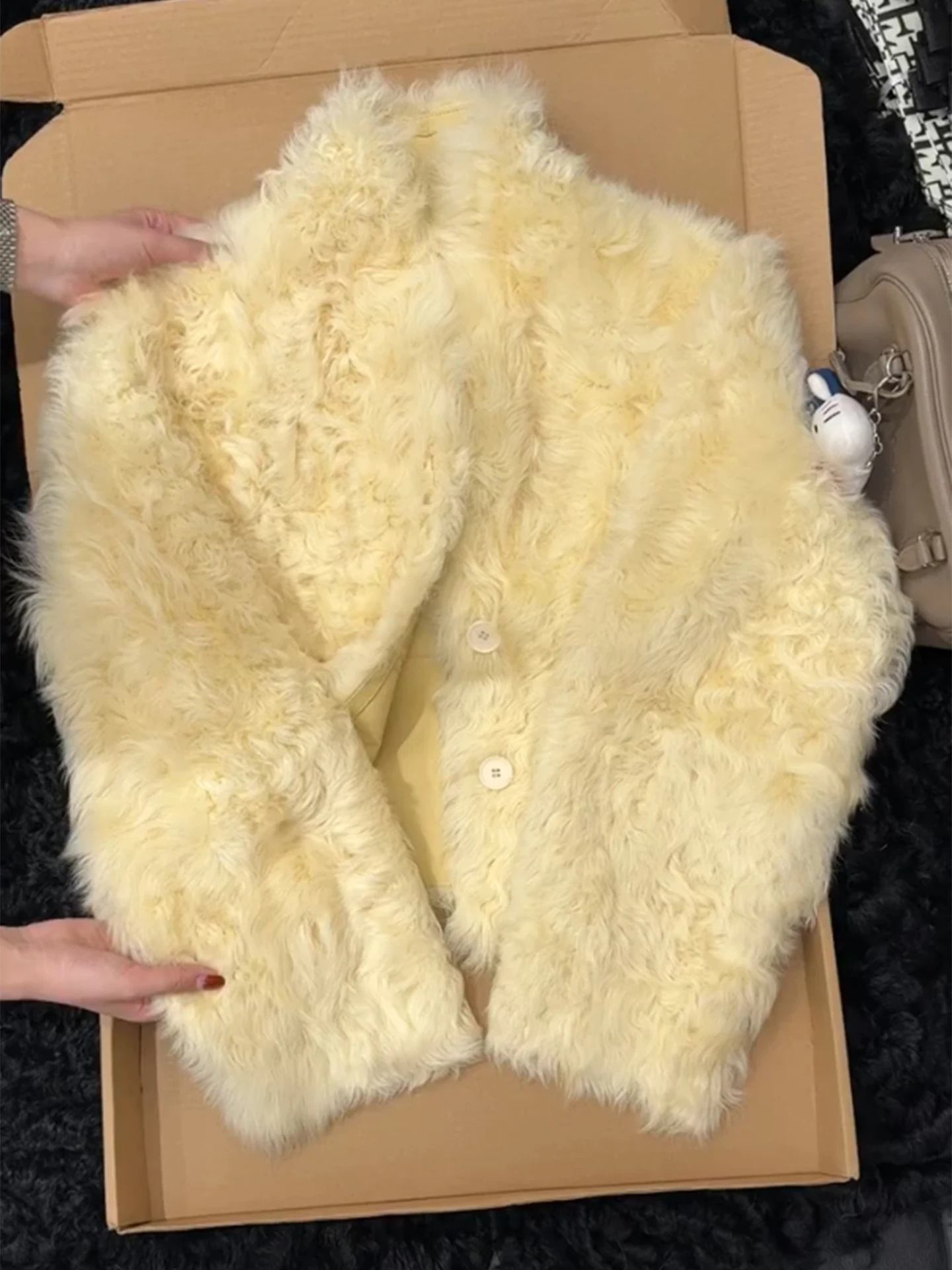 

Зимний утепленный свитер из искусственного меха под овчину 2025 года, женский, модный, люксовый, с воротником-стойкой, экологичный, желтый