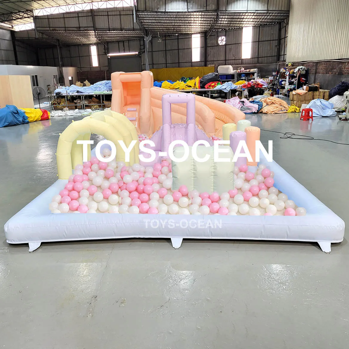 Customized Soft Play Equipment Ball Pit Water Park Kids White Inflatable Obstacle Course Inflatable Bouncer With Water Slide