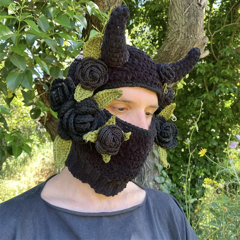 

"Handmade Crochet Balaclava Adorned with Black Horns, Intricate Black Rose Details, and Green Foliage: A Whimsical Blend of Fant