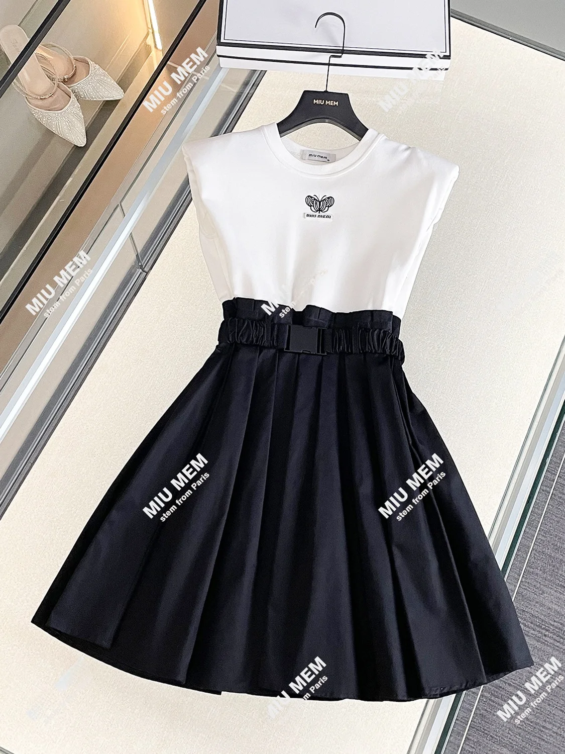 

South Oil High-End Women's Summer 2025 Hepburn Sle Embroidery Pleated Svel Vest Dr Ele Commute Simpl...