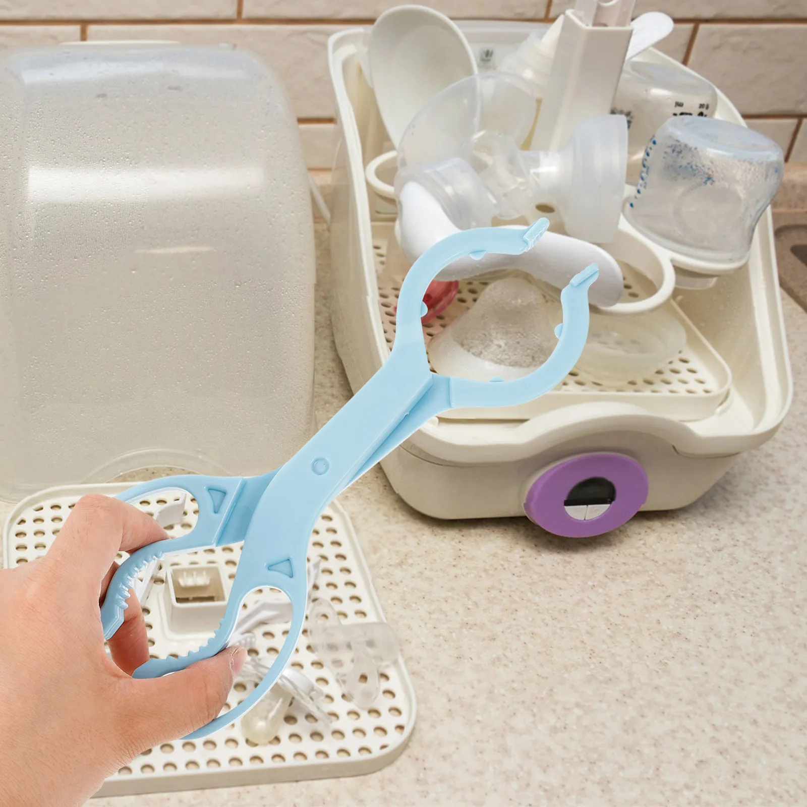 

2Pcs Anti-Slip Feeding Bottle Clamp PP Material Ergonomic Baby Bottle Tongs for Hot Milk Bottles Pacifier Clip Nursing Tool
