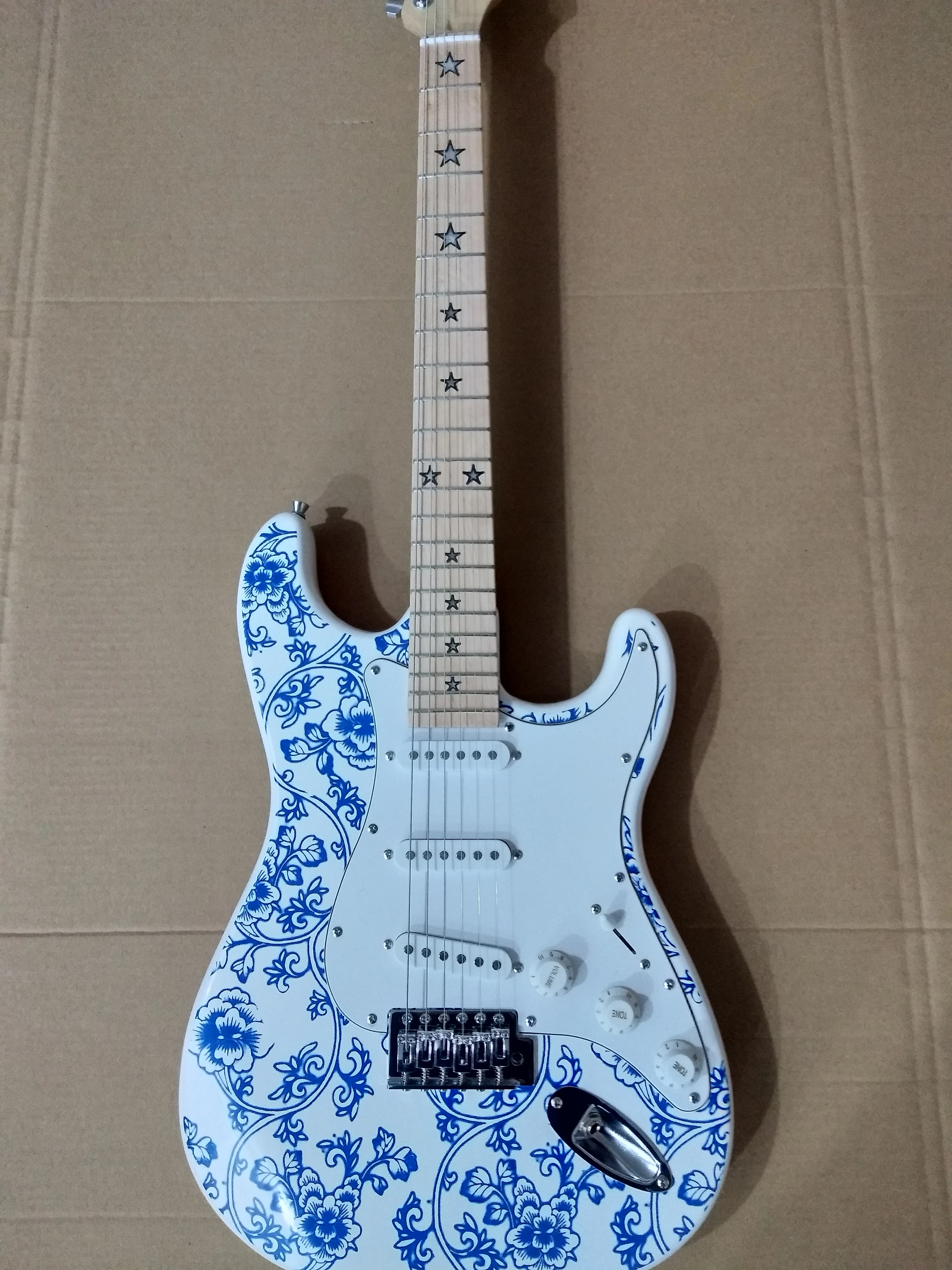 

2024 New 6-string electric guitar, Chinese elements, blue and white porcelain veneer, free shipping