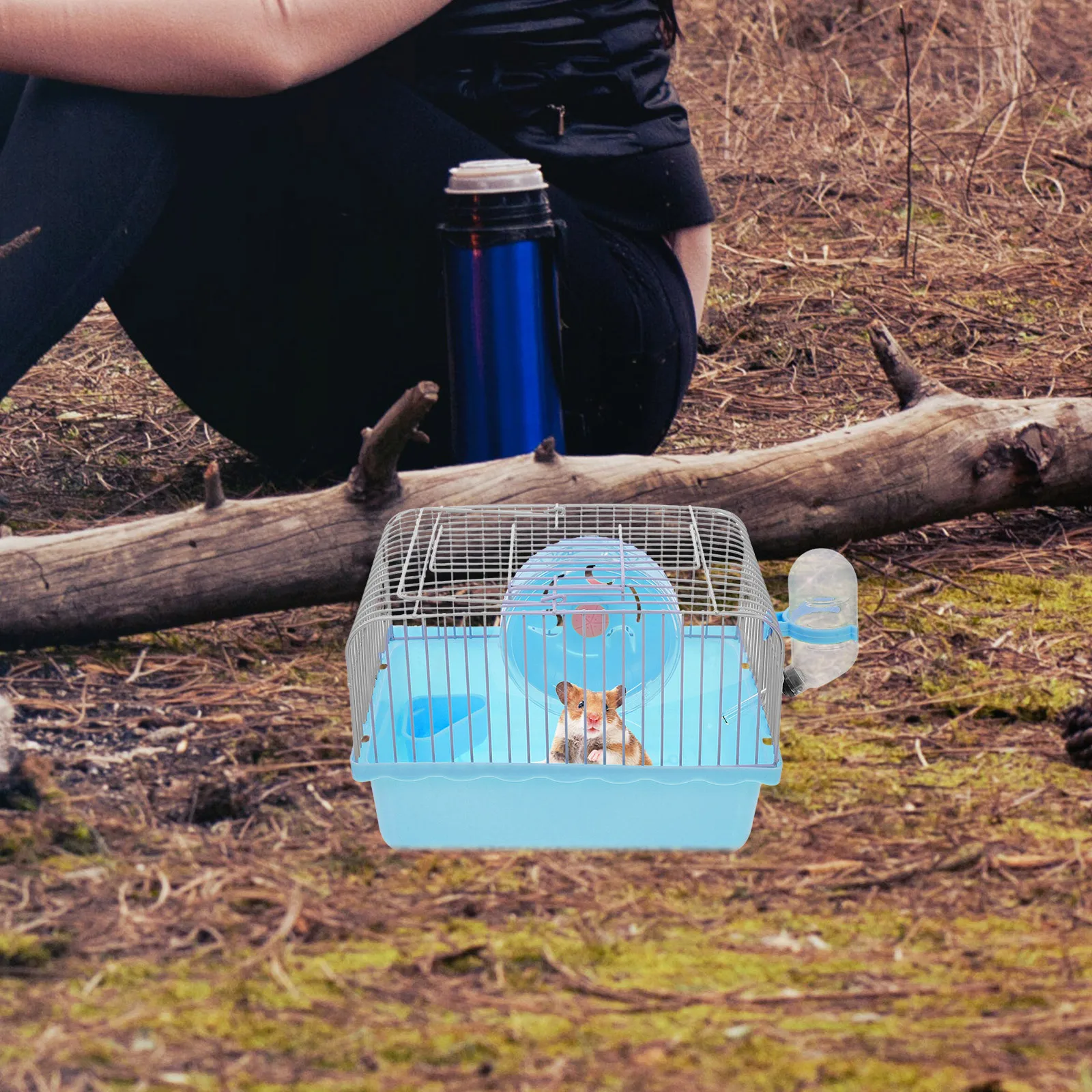 قفص هامستر محمول 3 في 1 حامل سفر للحيوانات الأليفة الصغيرة مع حامل زجاجة مياه تصميم ABS واسع للهامستر