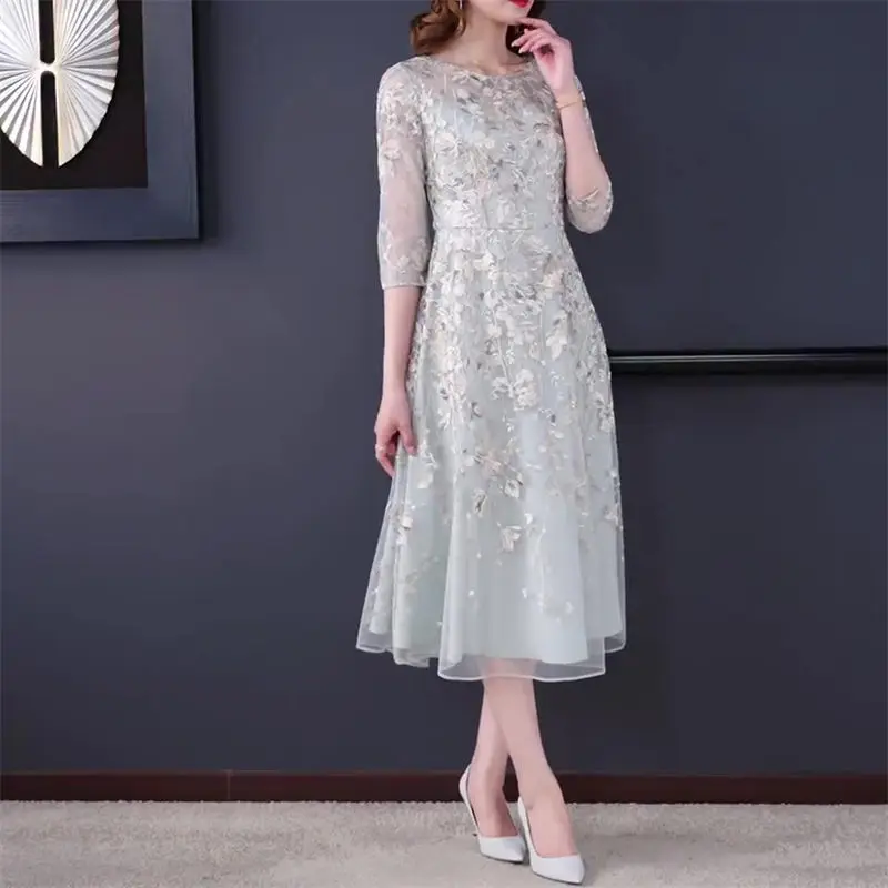 2022 Heavy Industry Lace Floral Embroidery French Banquet Dress Spring And Summer New Elegant Temperament Mid-Length Dress h1745